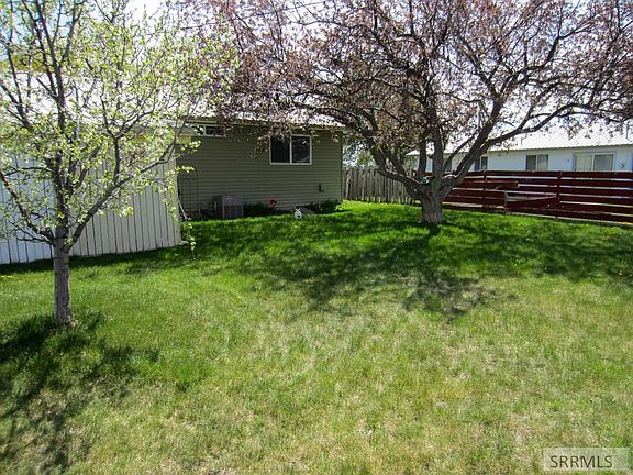 3rd image of 818 Terrace Dr