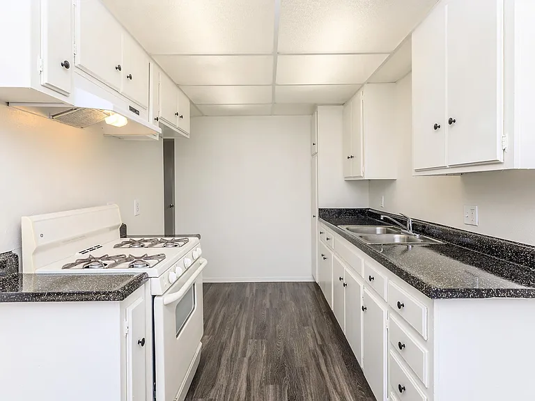 San Carlos and San Juan Apartment Homes — Photo 31