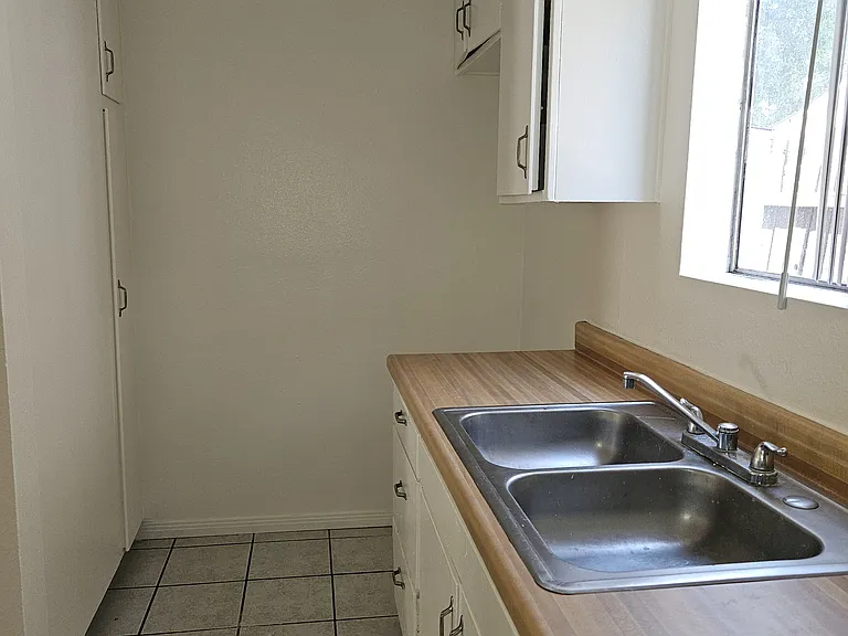 7636 Owensmouth — Photo 27