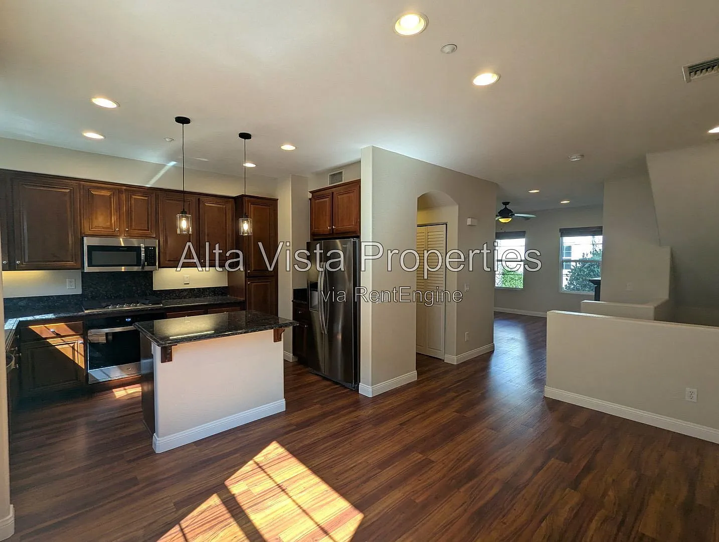 2 bed, 2.5 bath, 1389 sqft, $3,595 — Photo 4