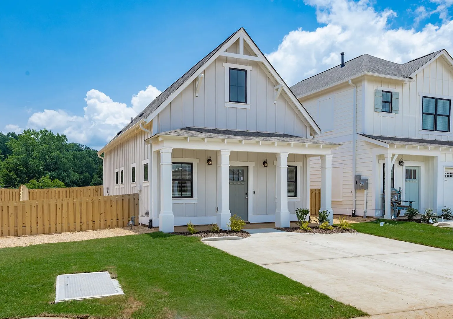 1 Bedroom home with Fenced Backyard! — Photo 2