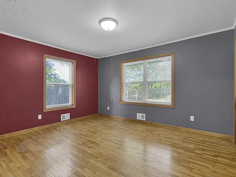 535 Wallace St — Photo 6