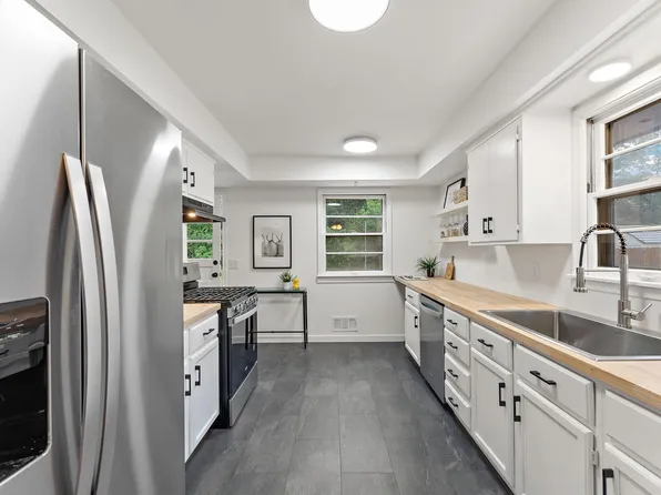 5060 Sunnyside Rd, Mounds View, MN 55112