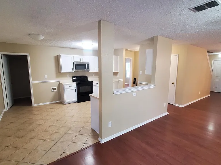 1400 Coral Reef Ln — Photo 18