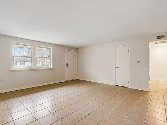3rd image of 3936 Delmont Dr