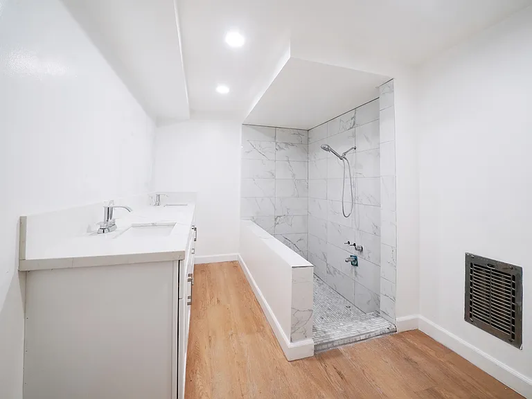 Unit 32 - 3 Bedroom, 2 Bathroom, 1800 sqft