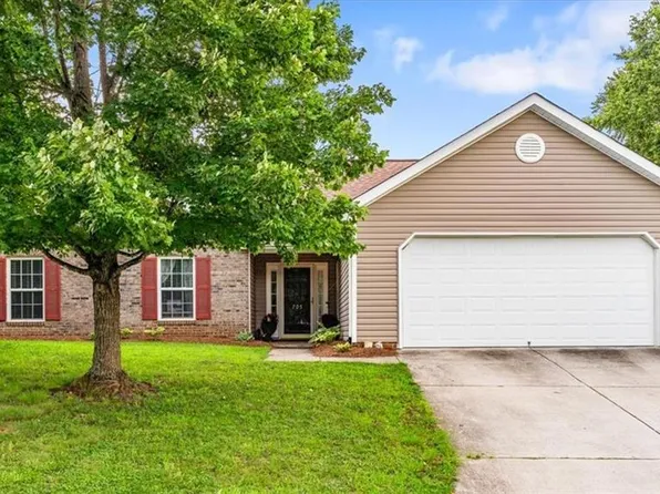 705 Eagle Point Dr, Kernersville, NC 27284