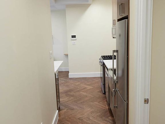 3rd image of 921 Washington Ave #505