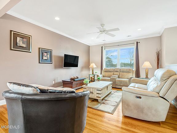 4th image of 732 Wellington Avenue