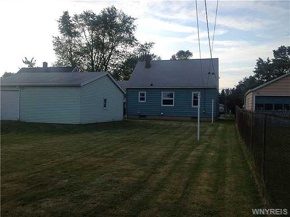 3rd image of 909 Pioneer Dr