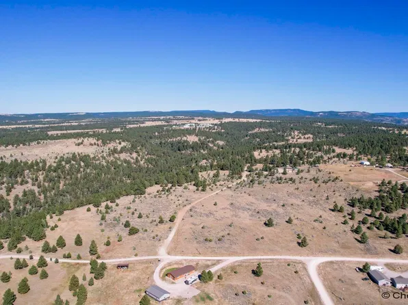 9 Sunset St, Newcastle, WY 82701