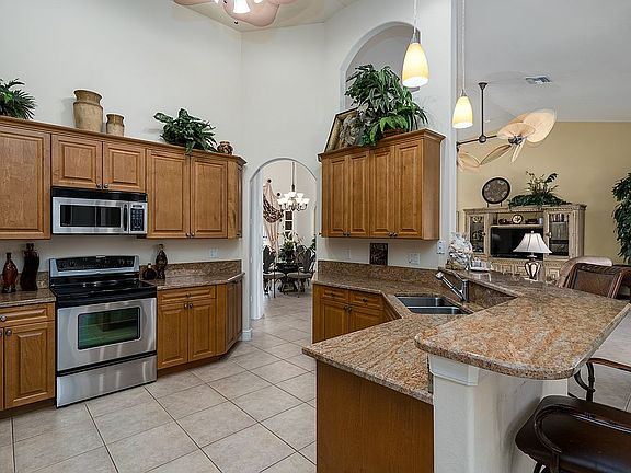 2nd image of 808 Swan Dr