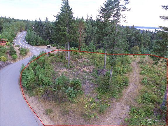 4th image of 51 NE Daybreak Drive