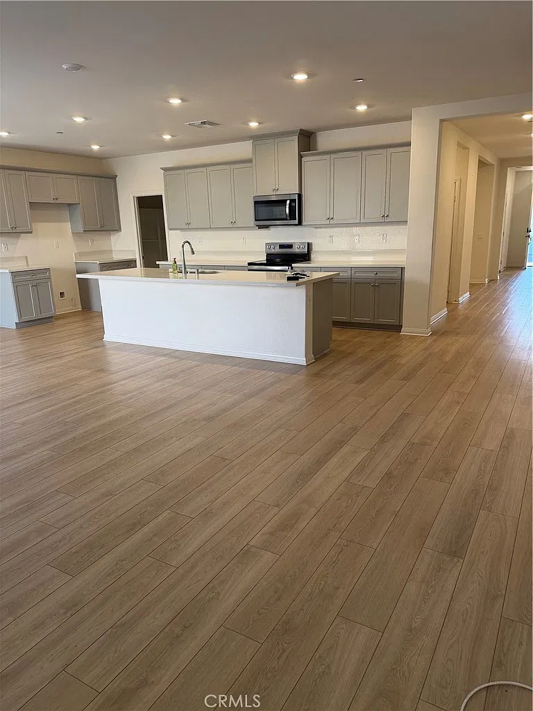 4 bed, 2.5 bath, 2503 sqft, $3,830 — Photo 2
