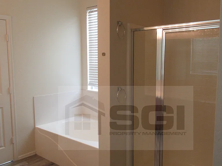 3123 W Pleasant Ln — Photo 12