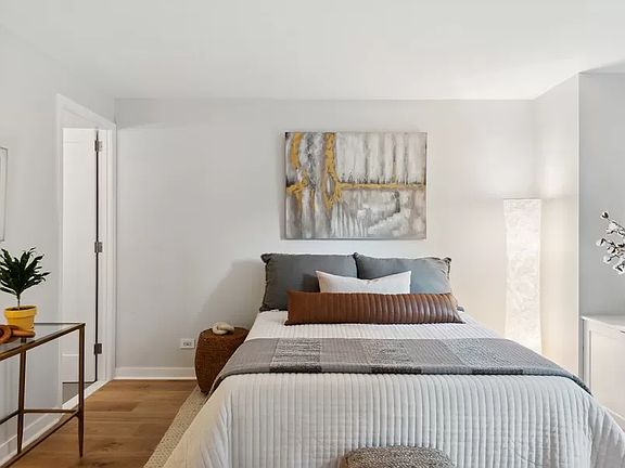 5th image of 531 Main St APT 311