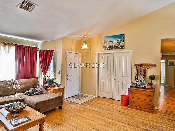 4th image of 1084 Thornfield Ln