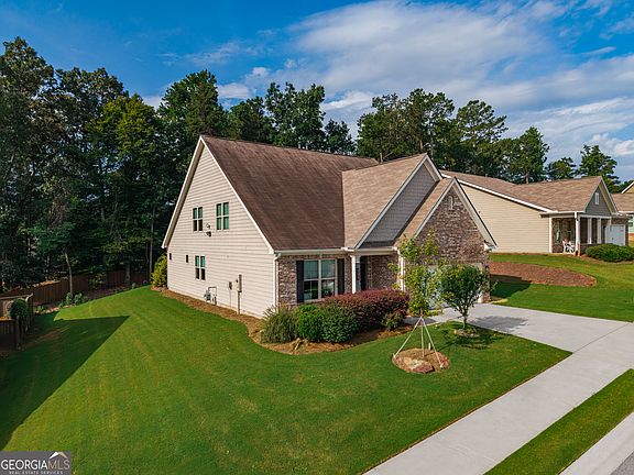 5th image of 121 Rolling Hills Pl