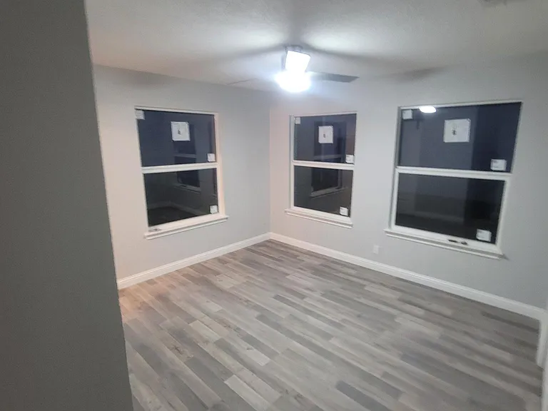 4024 Avenue N 1/2 — Photo 18