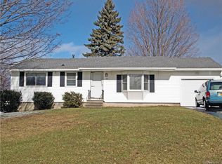 57 Post Hill Dr, Rochester, NY 14623