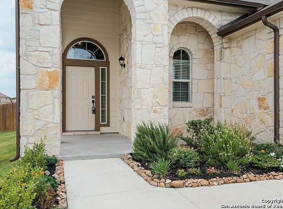 5th image of 275 Creekview Way