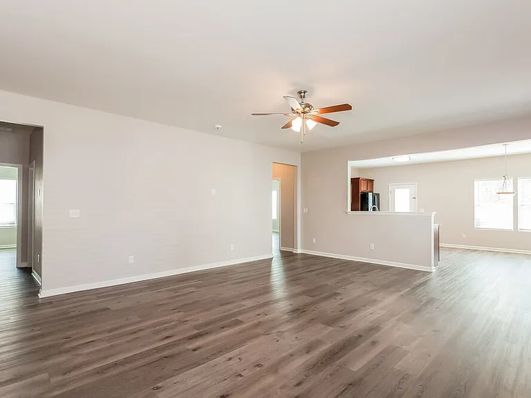 2304 Lake Vista Dr — Photo 3