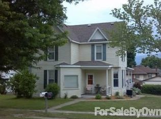 291 E 4th St, Dallas City, IL 62330