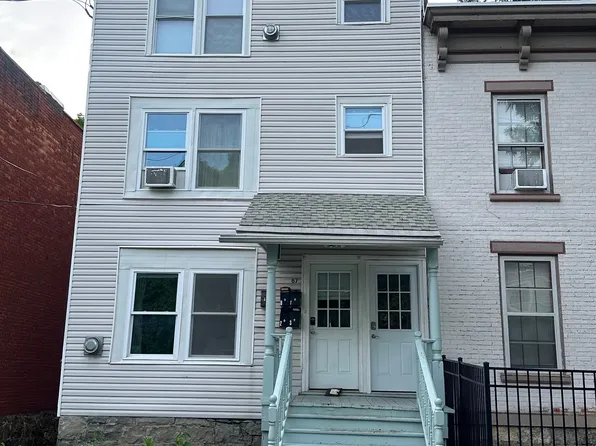 67 Lawrence St APT 1, Saratoga Springs, NY 12866