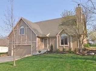 1527 Dartmouth Dr, Liberty, MO 64068