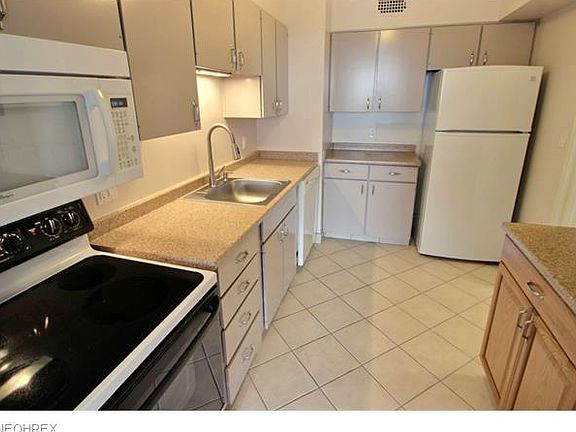 5th image of 1 Lake Shore Blvd Suite 908
