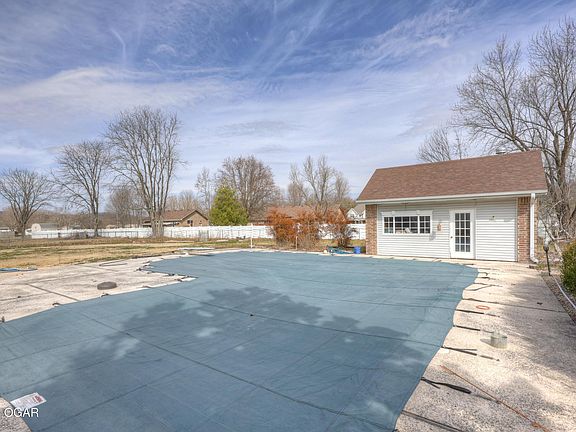 5th image of 129 Riverview Dr