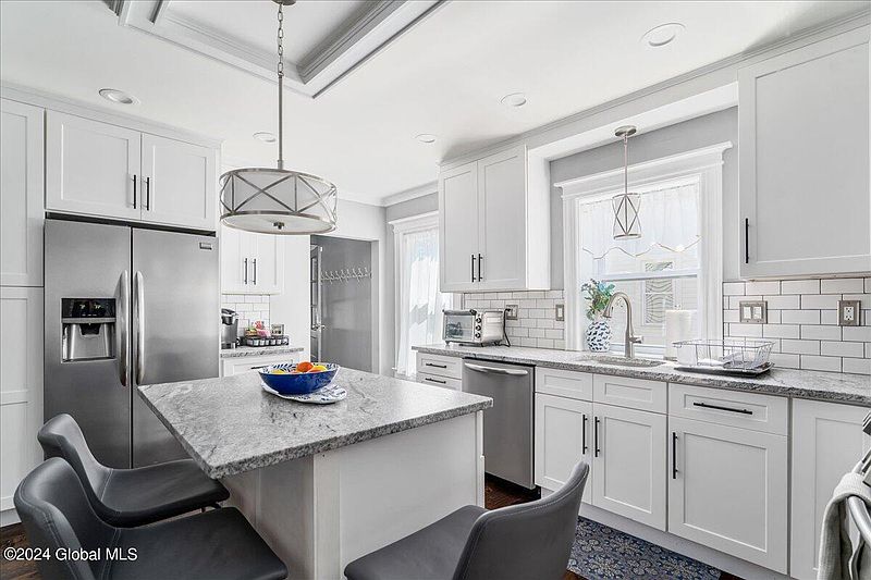 4th image of 92 Ballston Avenue