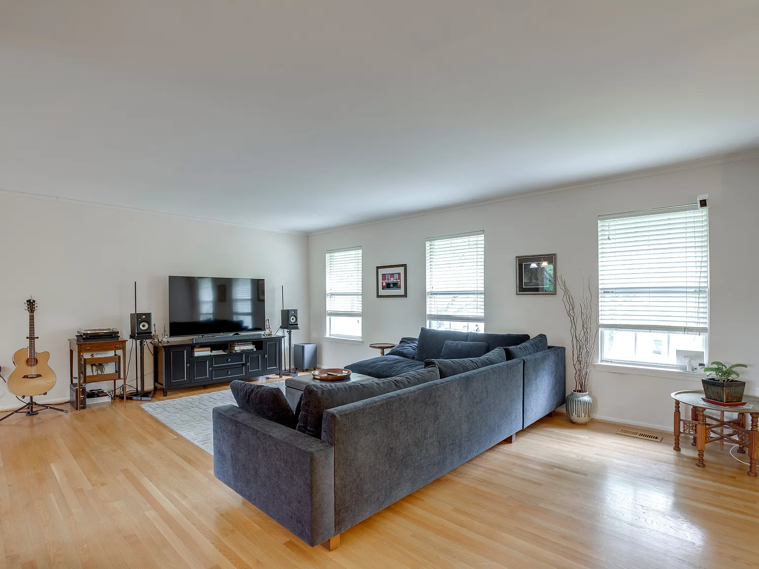 4 bed, 1800 sqft, $4,000 — Photo 2