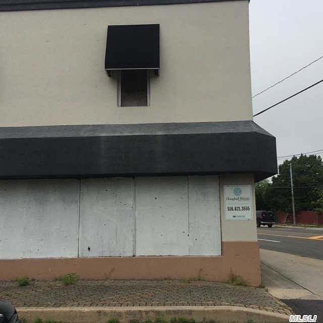 1st image of 840 Merrick Rd