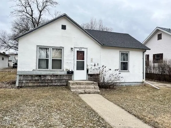 517 8th Ave SE, Jamestown, ND 58401