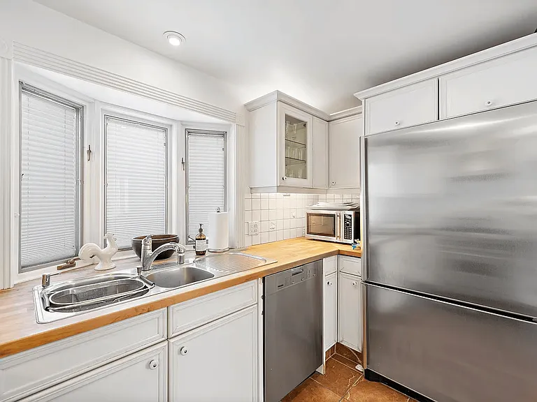 129 McAulay Pl — Photo 17