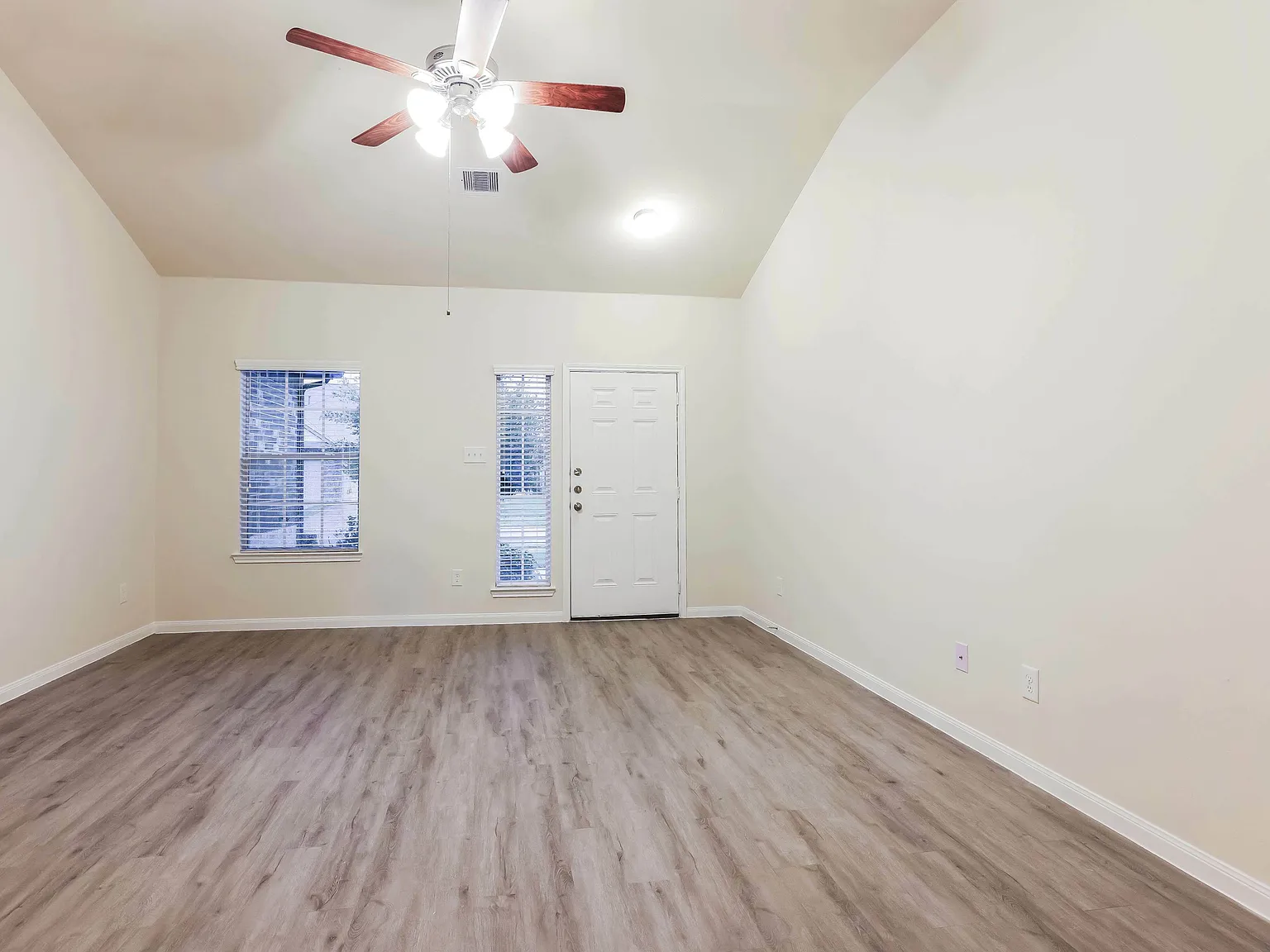 Bavaria Townhomes — Photo 4