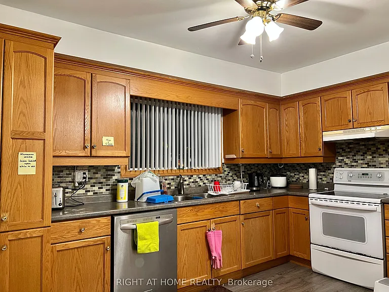 4614 Eastwood Cres — Photo 5