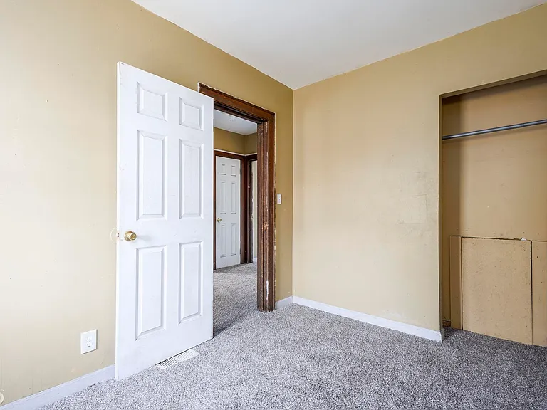 5421 Toledo St — Photo 10