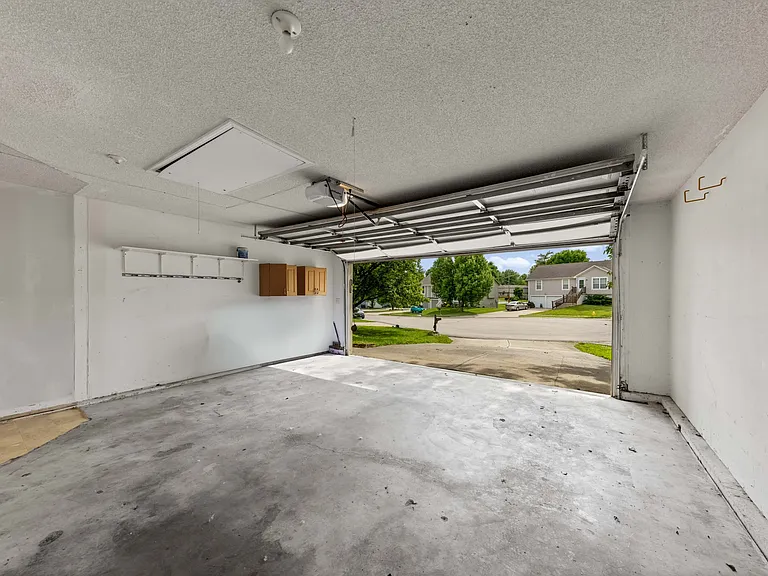 948 N Pine St — Photo 23