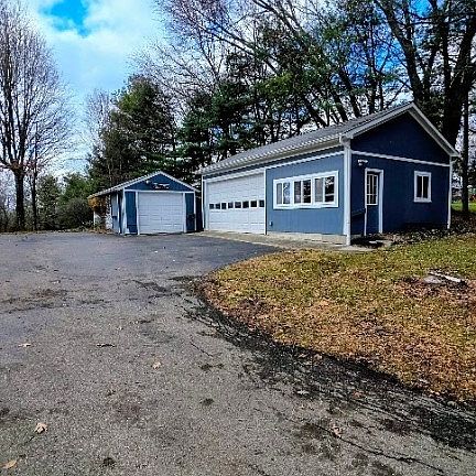 3rd image of 47 S Liberty Keuter Rd