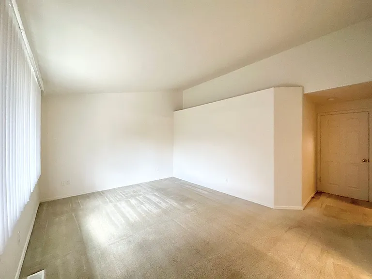 940 NW Oak Ln — Photo 13