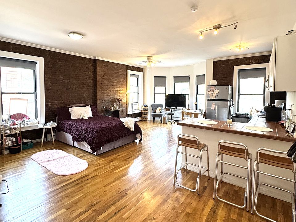 1st image of 435 Jersey Ave #2E