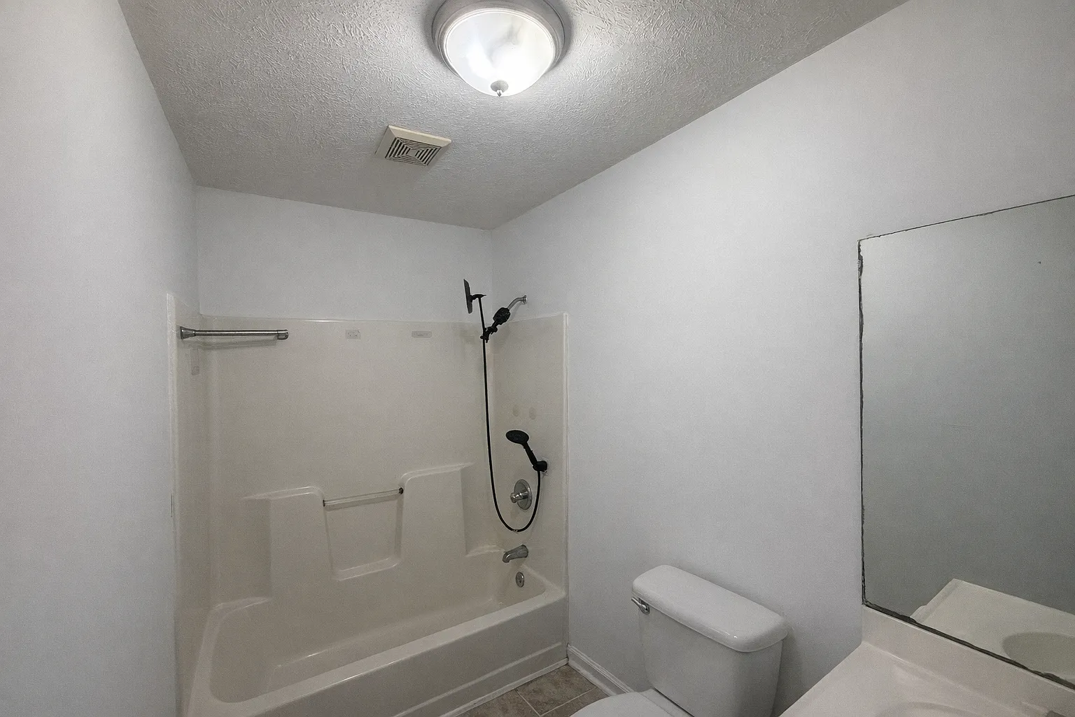 2 bed, 920 sqft, $900 — Photo 3