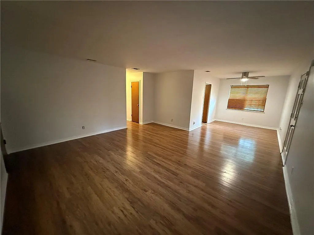 3 bed, 1.5 bath, 1176 sqft, $1,250 — Photo 3