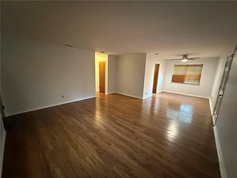 2308 Crestwood Cir — Photo 3