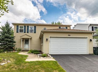 709 N Lakeside Dr, Vernon Hills, IL