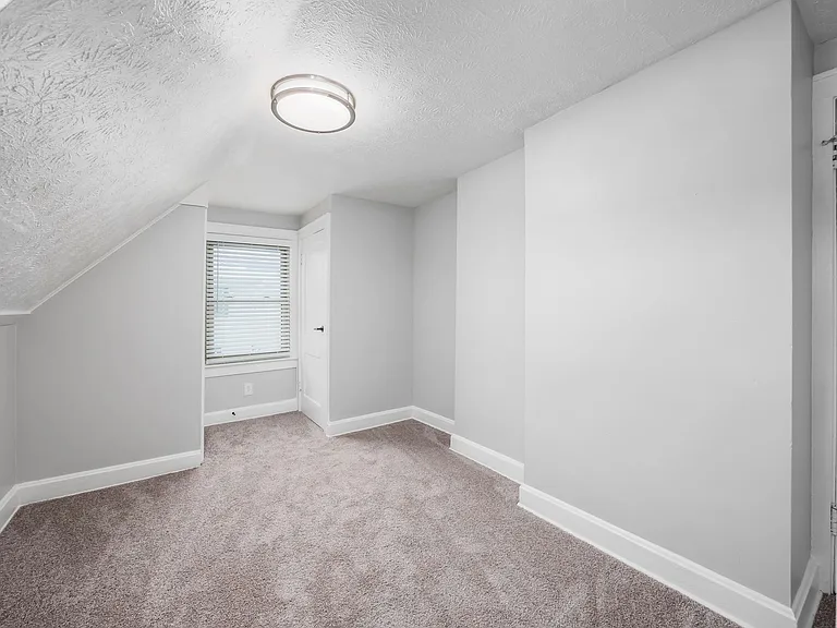 The Chambers Apartments — Photo 43