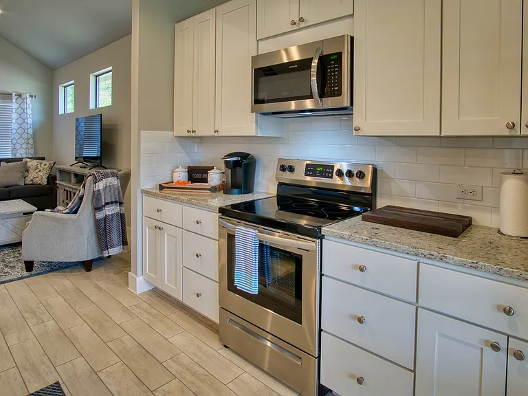 1247 Greenhill Dr — Photo 17