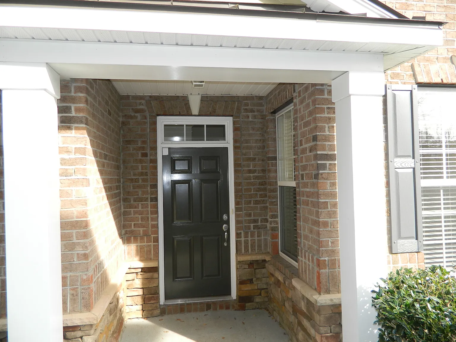3 bed, 2.5 bath, 2104 sqft, $2,200 — Photo 4